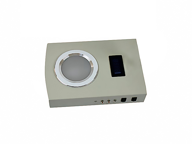 我公司生產(chǎn)的菌落計(jì)數(shù)器是一種數(shù)字顯示式自動(dòng)細(xì)菌檢驗(yàn)儀器。由計(jì)數(shù)器、探筆、計(jì)數(shù)池等部分組成，計(jì)數(shù)器采用CMOS集成電路精心設(shè)計(jì)，LED數(shù)碼管顯示，字高13mm，清晰明亮，配合探筆，計(jì)數(shù)靈敏準(zhǔn)確。菌落對(duì)比清楚。便于觀察。